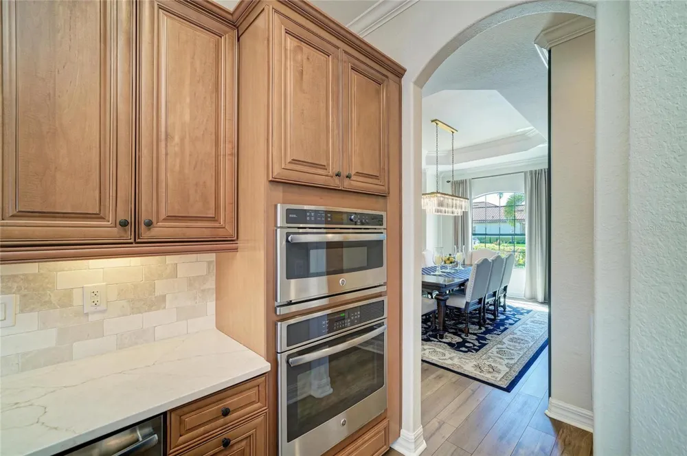 5664 CLOVERLEAF RUN Lakewood Ranch, FL 34211