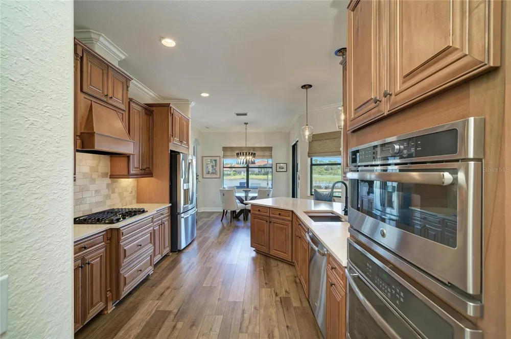 5664 CLOVERLEAF RUN Lakewood Ranch, FL 34211