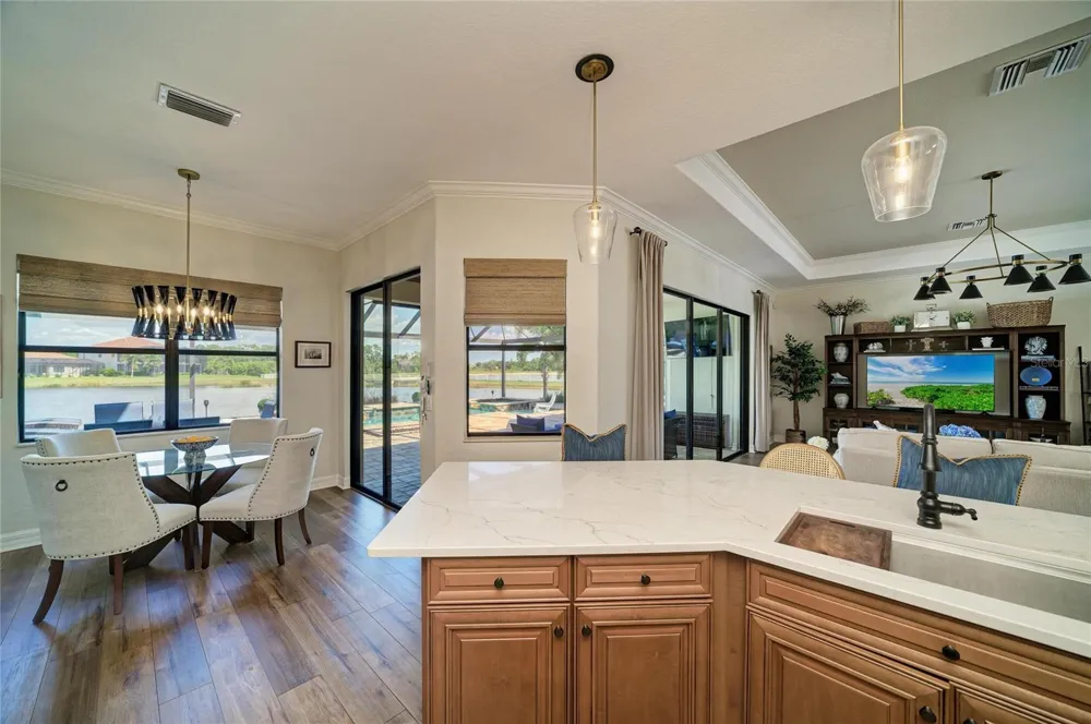5664 CLOVERLEAF RUN Lakewood Ranch, FL 34211