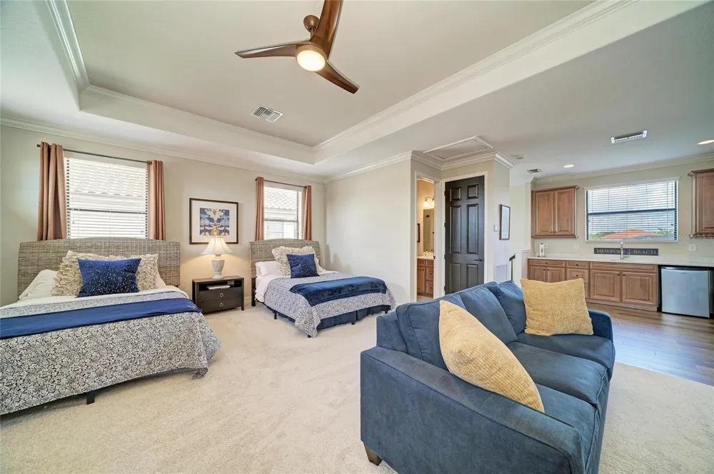 5664 CLOVERLEAF RUN Lakewood Ranch, FL 34211