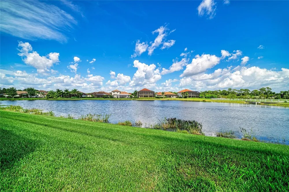 5664 CLOVERLEAF RUN Lakewood Ranch, FL 34211