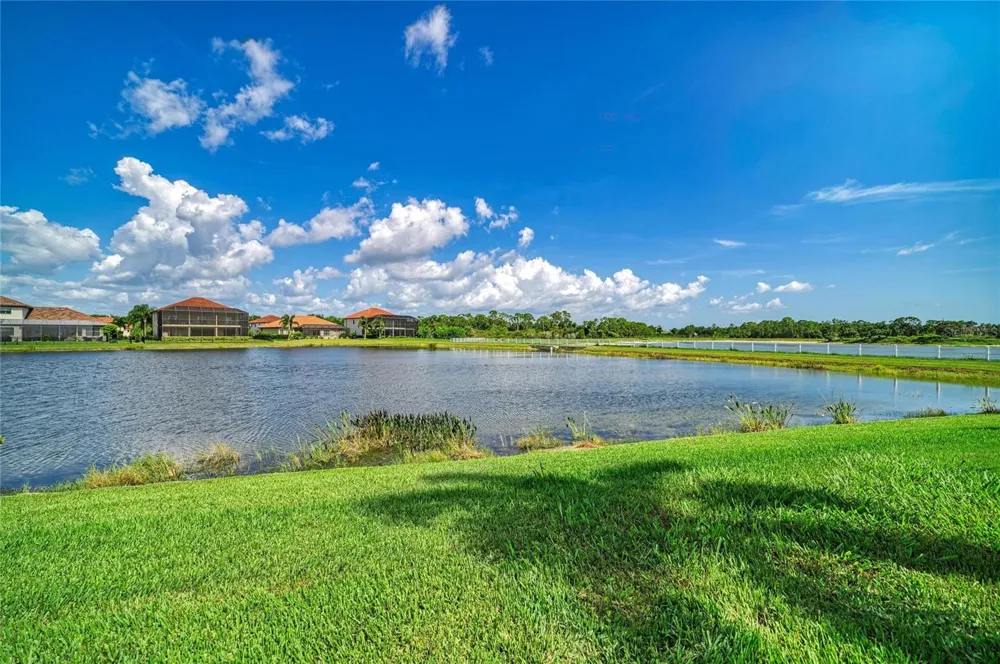 5664 CLOVERLEAF RUN Lakewood Ranch, FL 34211
