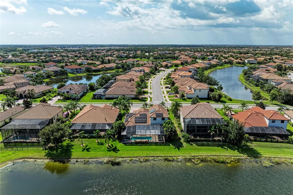 5664 CLOVERLEAF RUN Lakewood Ranch, FL 34211