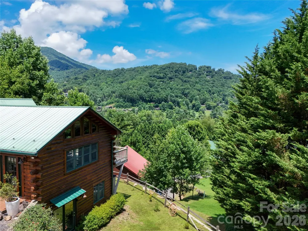 16 Hiawatha Drive Maggie Valley, NC 28751