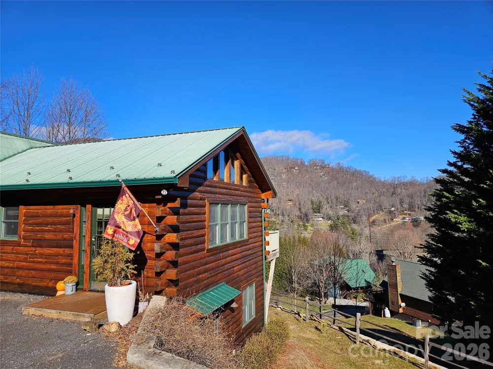 16 Hiawatha Drive Maggie Valley, NC 28751