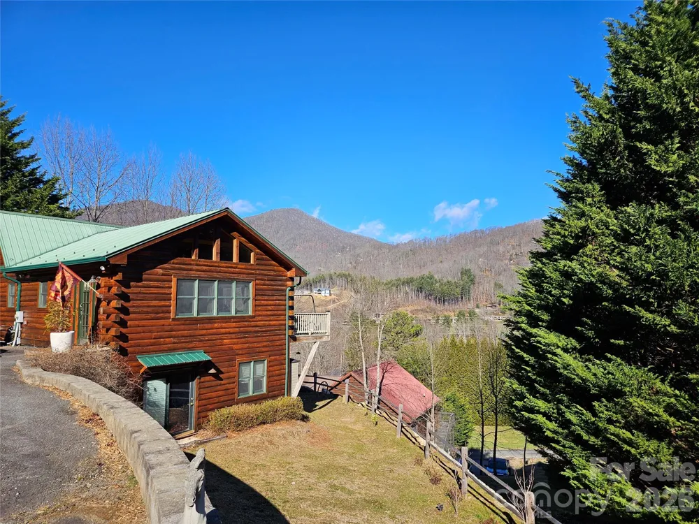 16 Hiawatha Drive Maggie Valley, NC 28751