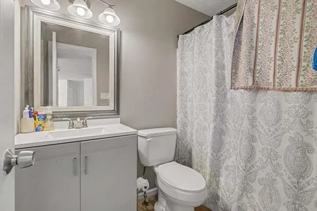 985 Under Ct Sugar Hill, GA 30518