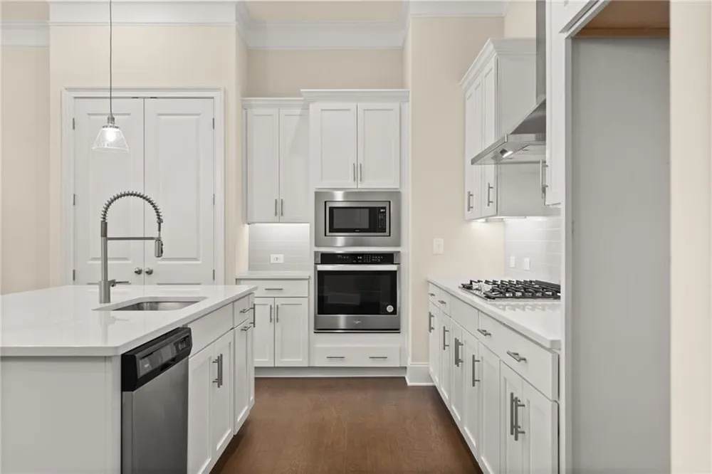 136 Village Green Avenue Woodstock, GA 30189