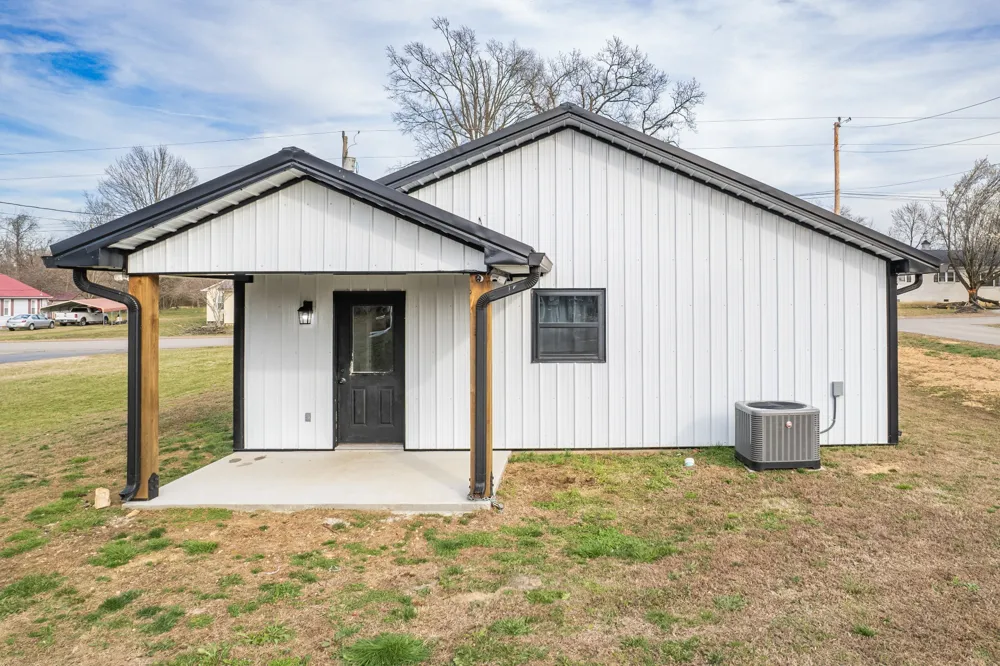 234 N Walnut St Hohenwald, TN 38462