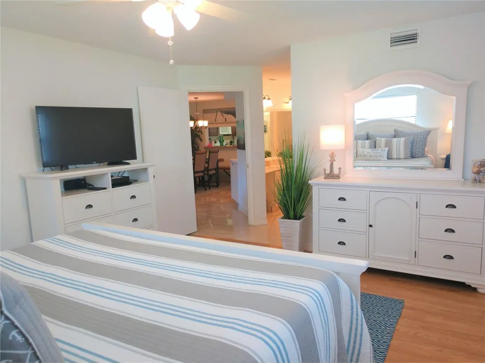 307 PINE HOLLOW CIRCLE #307 Englewood, FL 34223