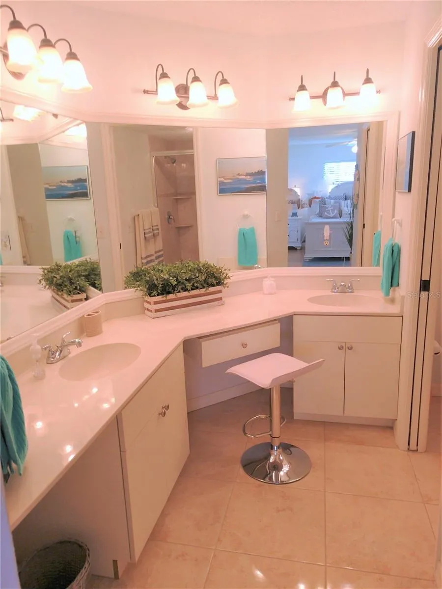 307 PINE HOLLOW CIRCLE #307 Englewood, FL 34223