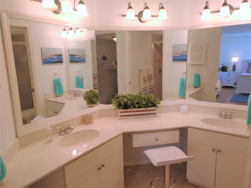 307 PINE HOLLOW CIRCLE #307 Englewood, FL 34223