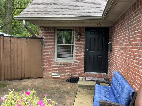 18 Hough Street