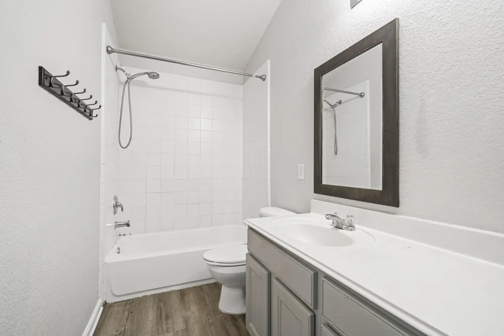 7408 Newport Lane Pearland, TX 77584