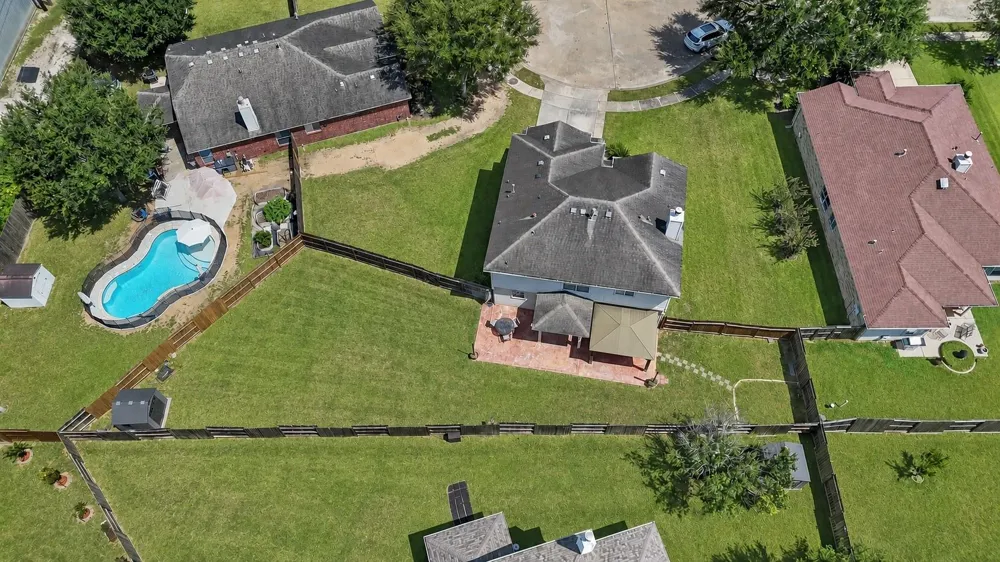 7408 Newport Lane Pearland, TX 77584