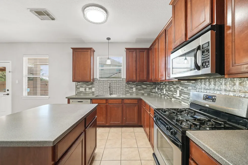 7408 Newport Lane Pearland, TX 77584
