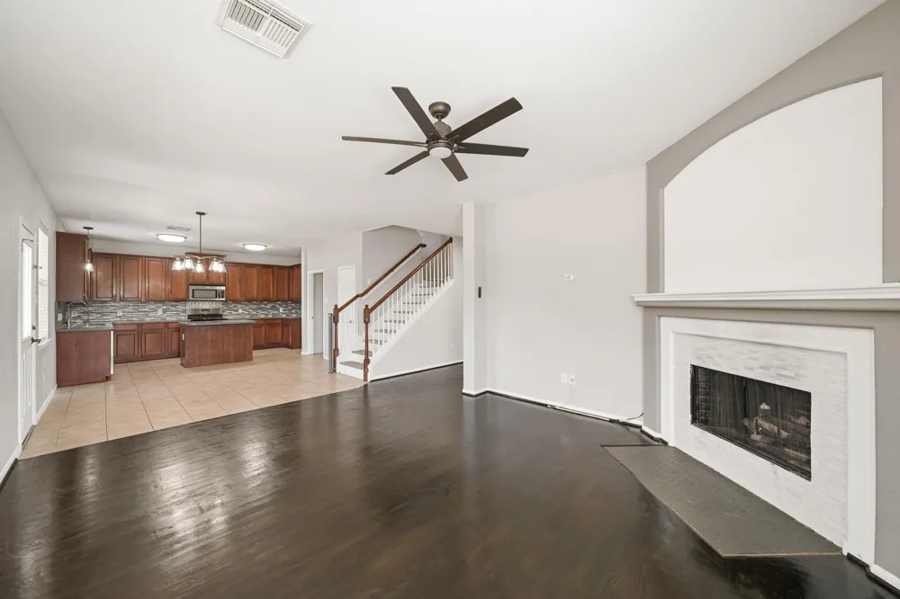 7408 Newport Lane Pearland, TX 77584