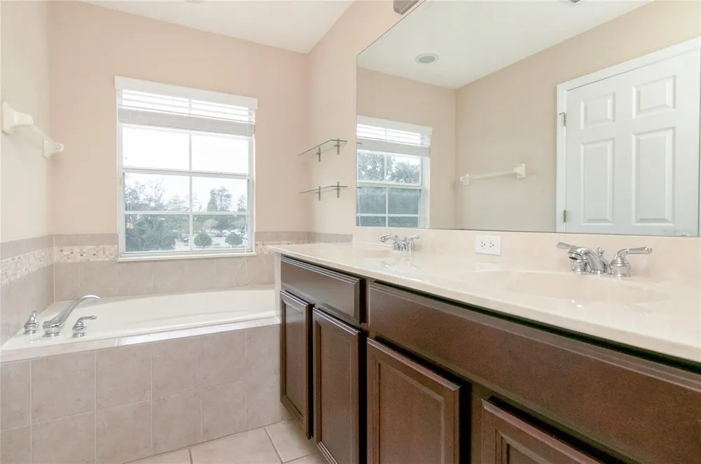 9426 SILVER BUTTONWOOD STREET Orlando, FL 32832