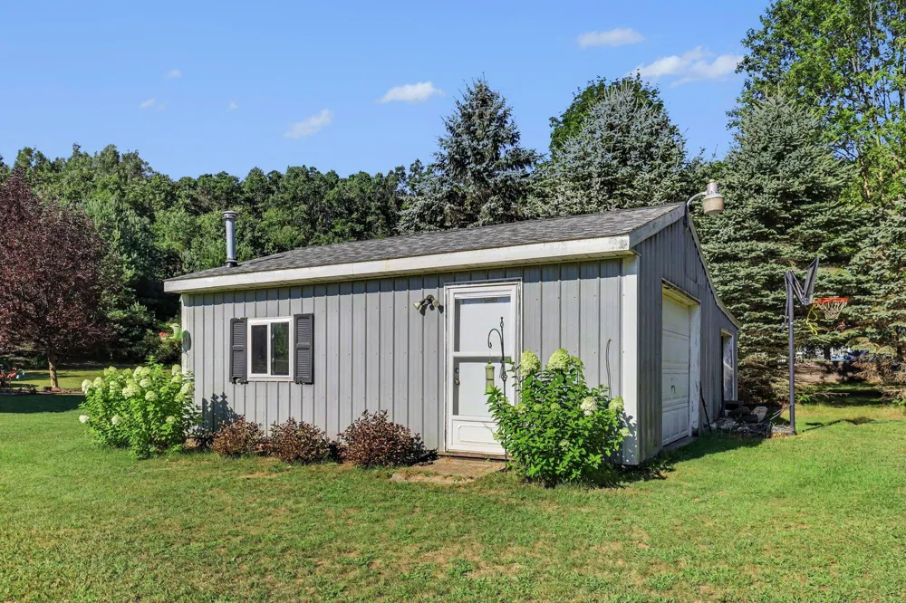 13955 Pine Lake Avenue NE Cedar Springs, MI 49319