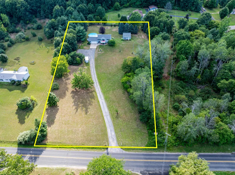 13955 Pine Lake Avenue NE Cedar Springs, MI 49319