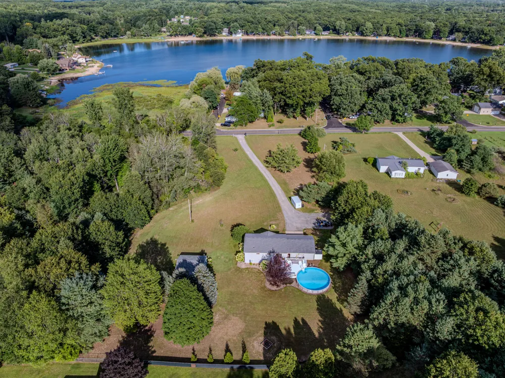 13955 Pine Lake Avenue NE Cedar Springs, MI 49319
