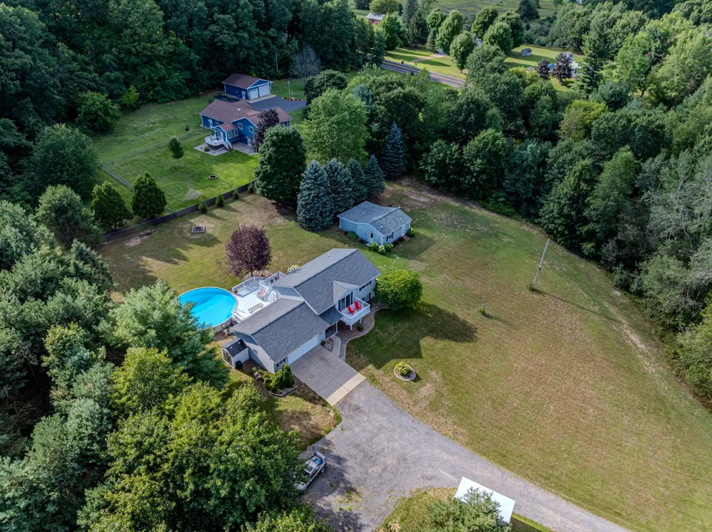 13955 Pine Lake Avenue NE Cedar Springs, MI 49319