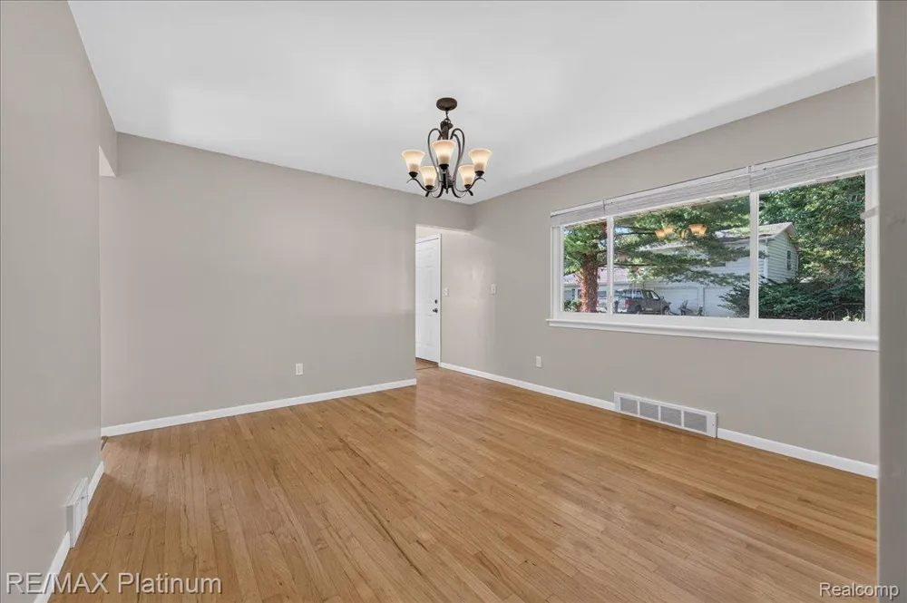 618 Chicago Drive Oceola Township, MI 48843
