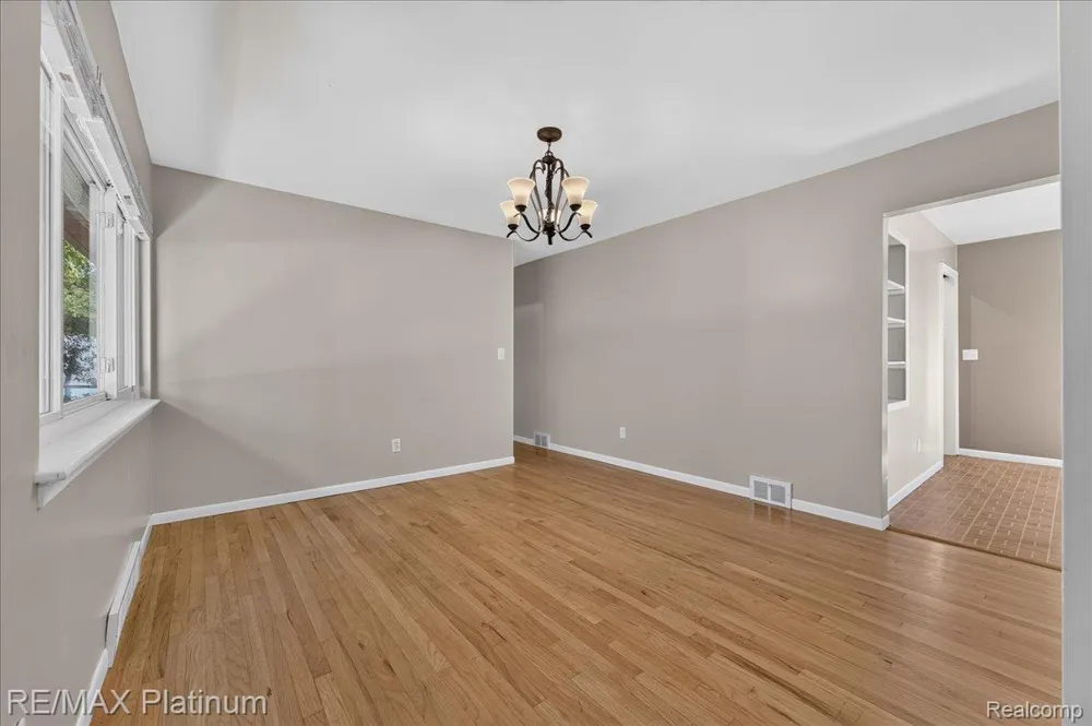 618 Chicago Drive Oceola Township, MI 48843