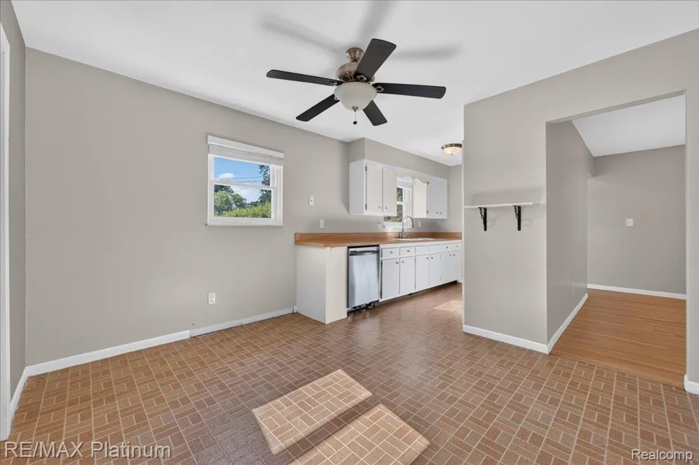 618 Chicago Drive Oceola Township, MI 48843