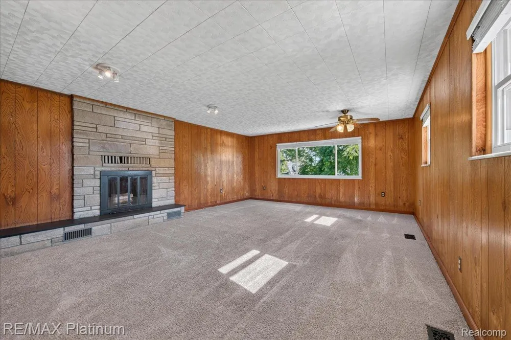 618 Chicago Drive Oceola Township, MI 48843