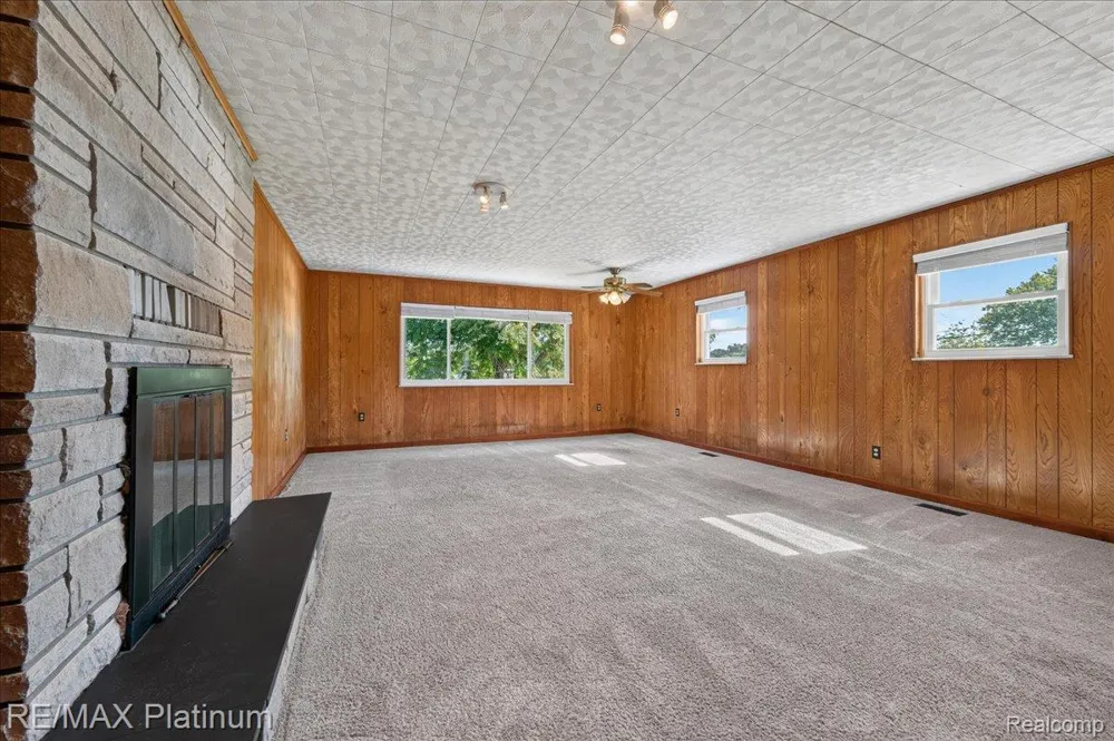 618 Chicago Drive Oceola Township, MI 48843