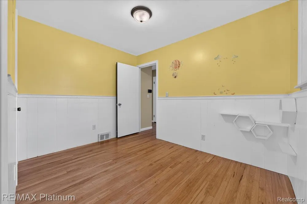 618 Chicago Drive Oceola Township, MI 48843