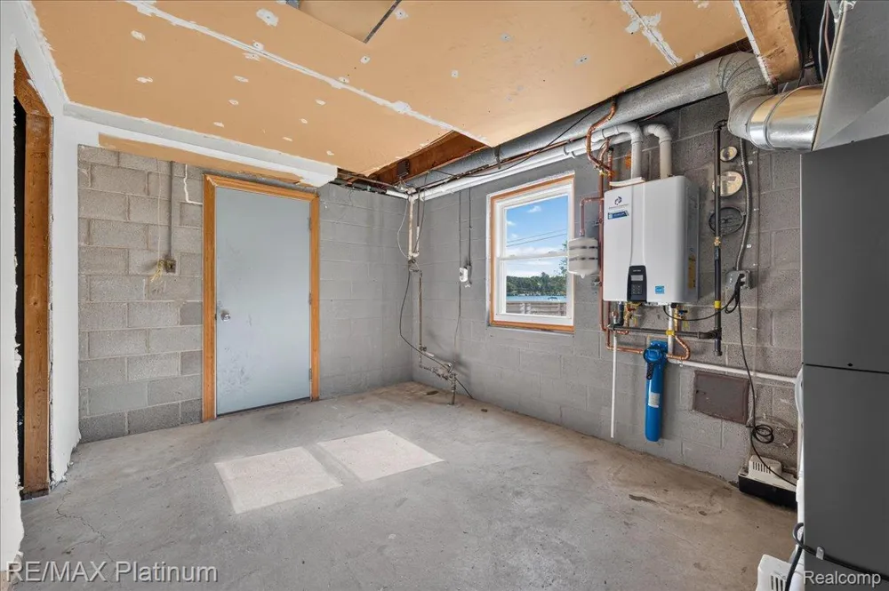 618 Chicago Drive Oceola Township, MI 48843