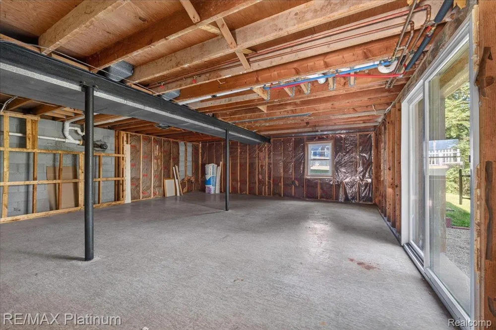 618 Chicago Drive Oceola Township, MI 48843