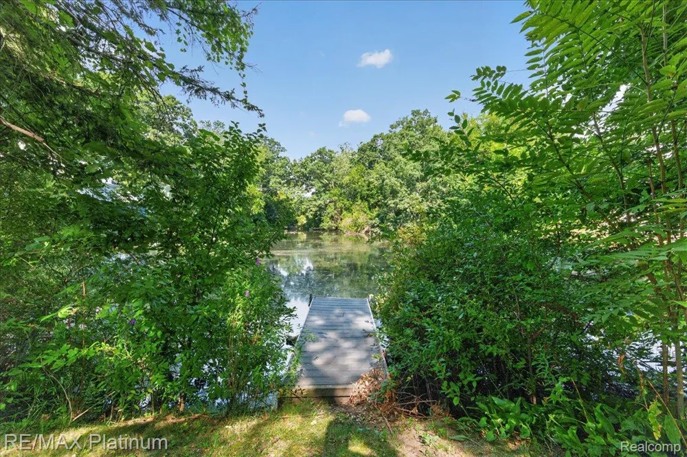 618 Chicago Drive Oceola Township, MI 48843