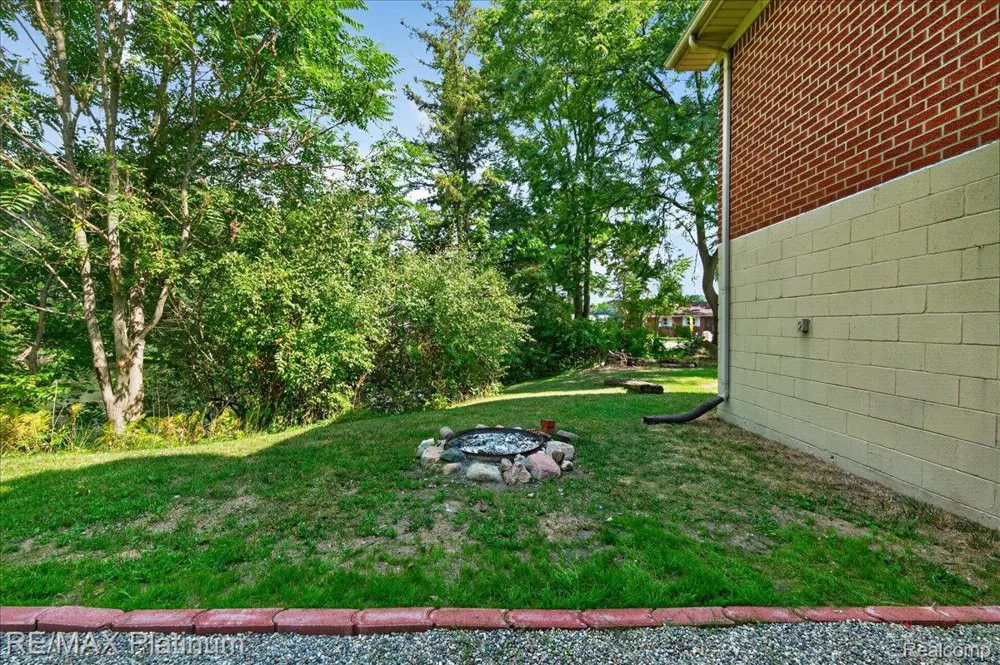 618 Chicago Drive Oceola Township, MI 48843