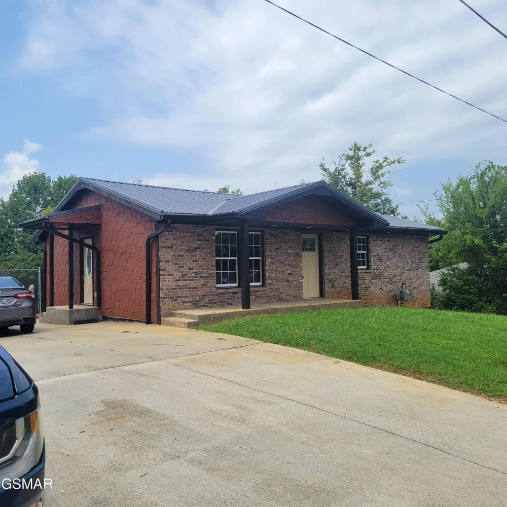 709 8th Street Newport, TN 37821