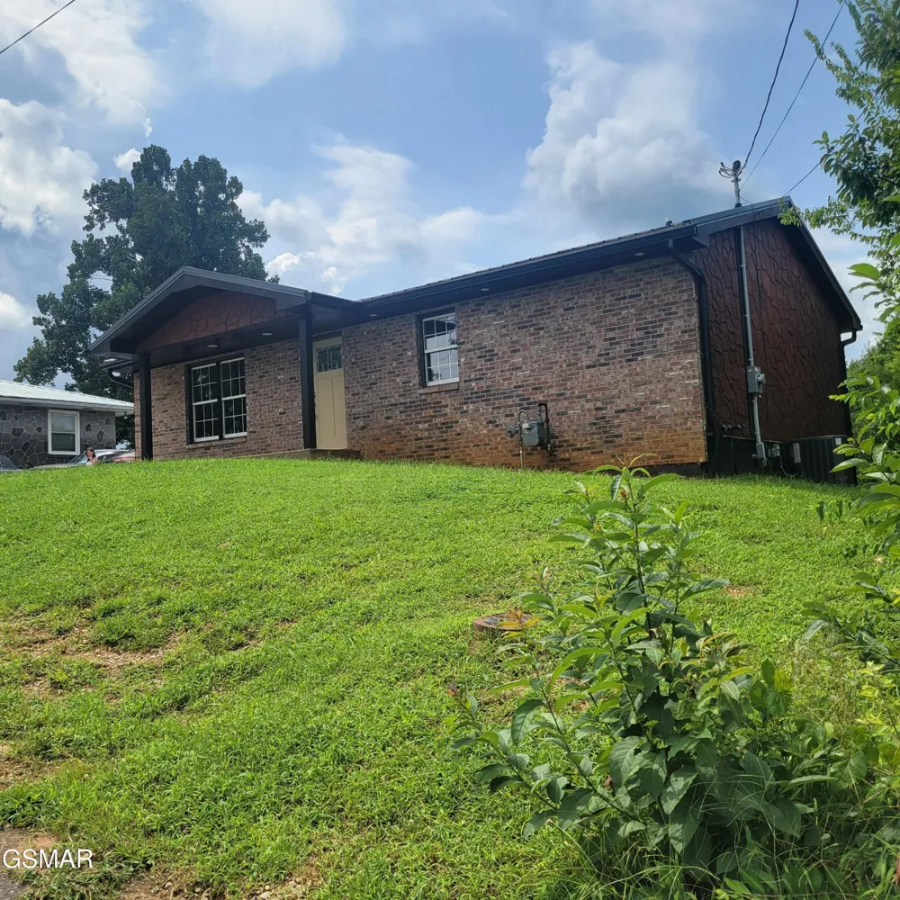 709 8th Street Newport, TN 37821