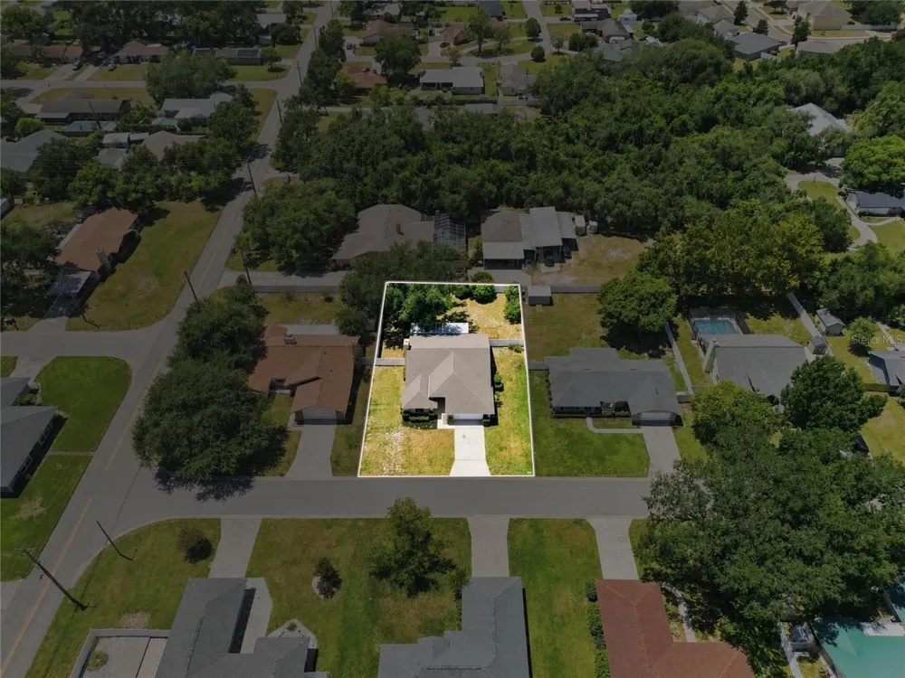 1202 VALENCIA LANE Auburndale, FL 33823