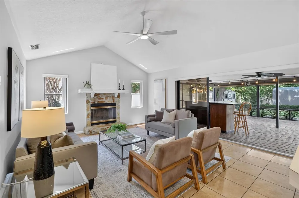 1202 VALENCIA LANE Auburndale, FL 33823
