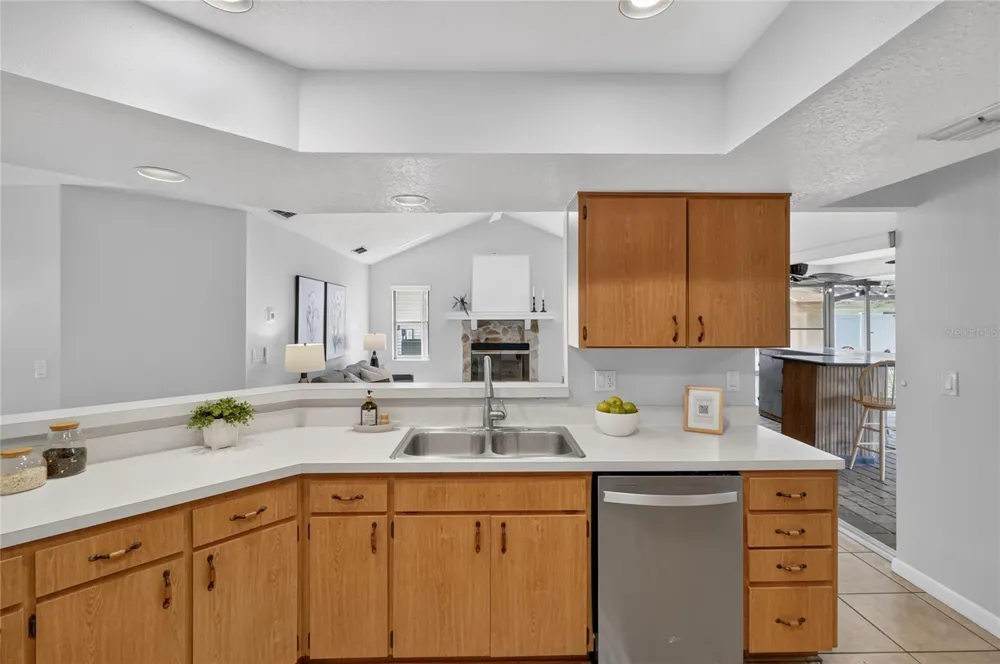 1202 VALENCIA LANE Auburndale, FL 33823