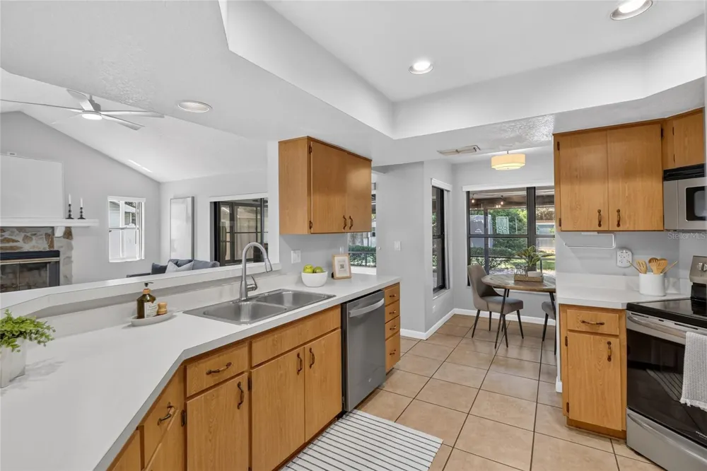 1202 VALENCIA LANE Auburndale, FL 33823