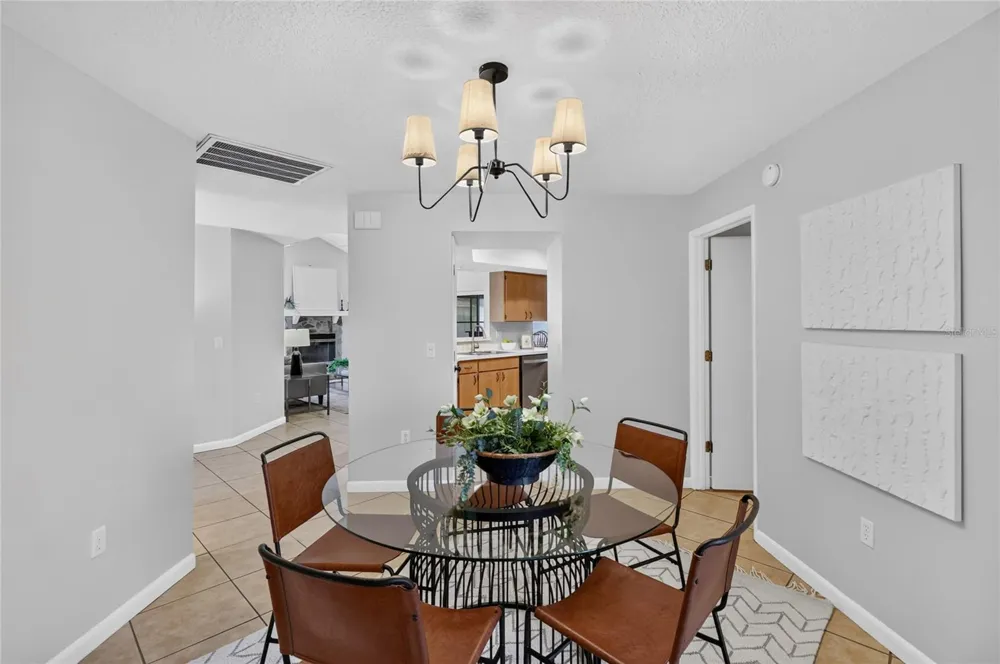 1202 VALENCIA LANE Auburndale, FL 33823