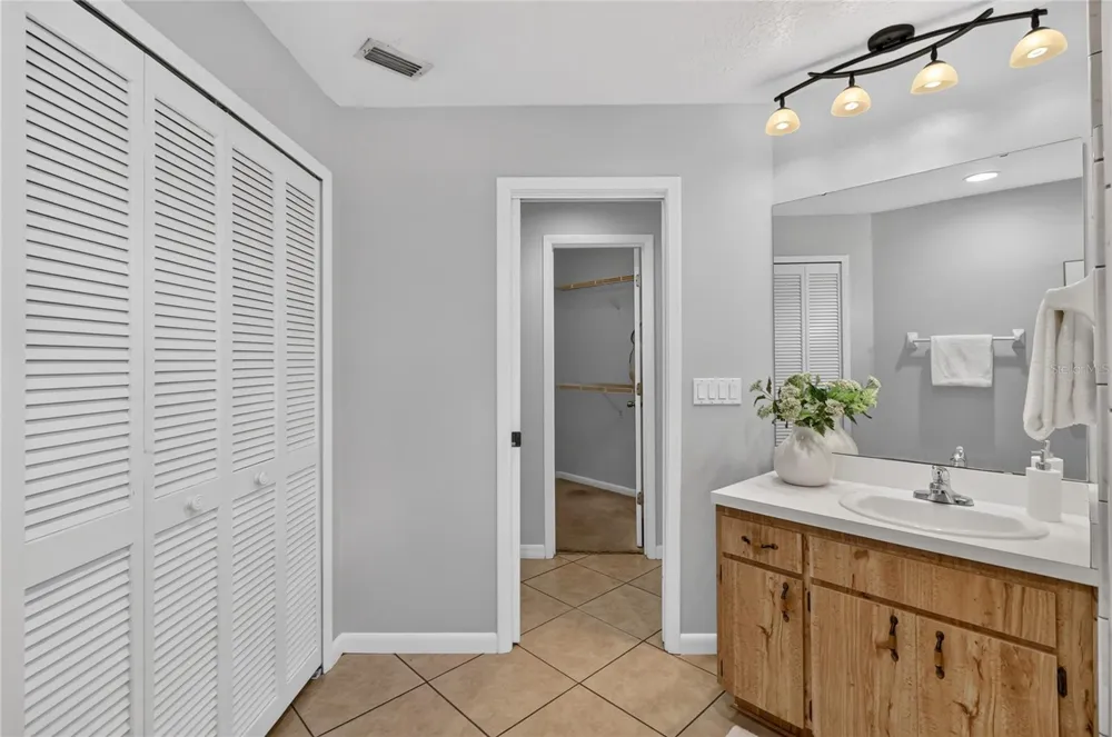 1202 VALENCIA LANE Auburndale, FL 33823