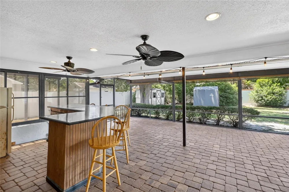 1202 VALENCIA LANE Auburndale, FL 33823