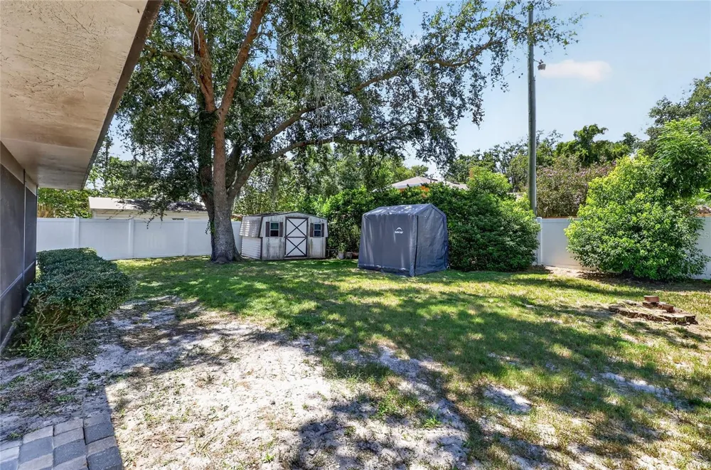 1202 VALENCIA LANE Auburndale, FL 33823