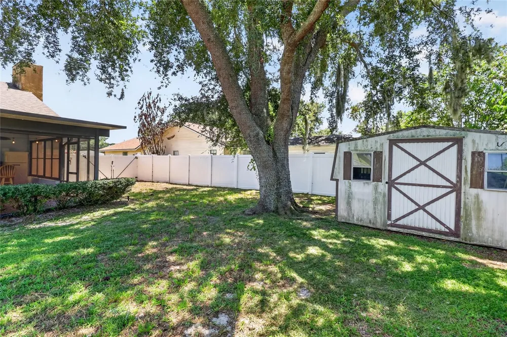 1202 VALENCIA LANE Auburndale, FL 33823