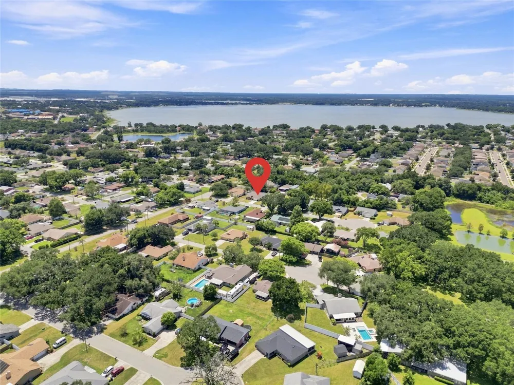 1202 VALENCIA LANE Auburndale, FL 33823