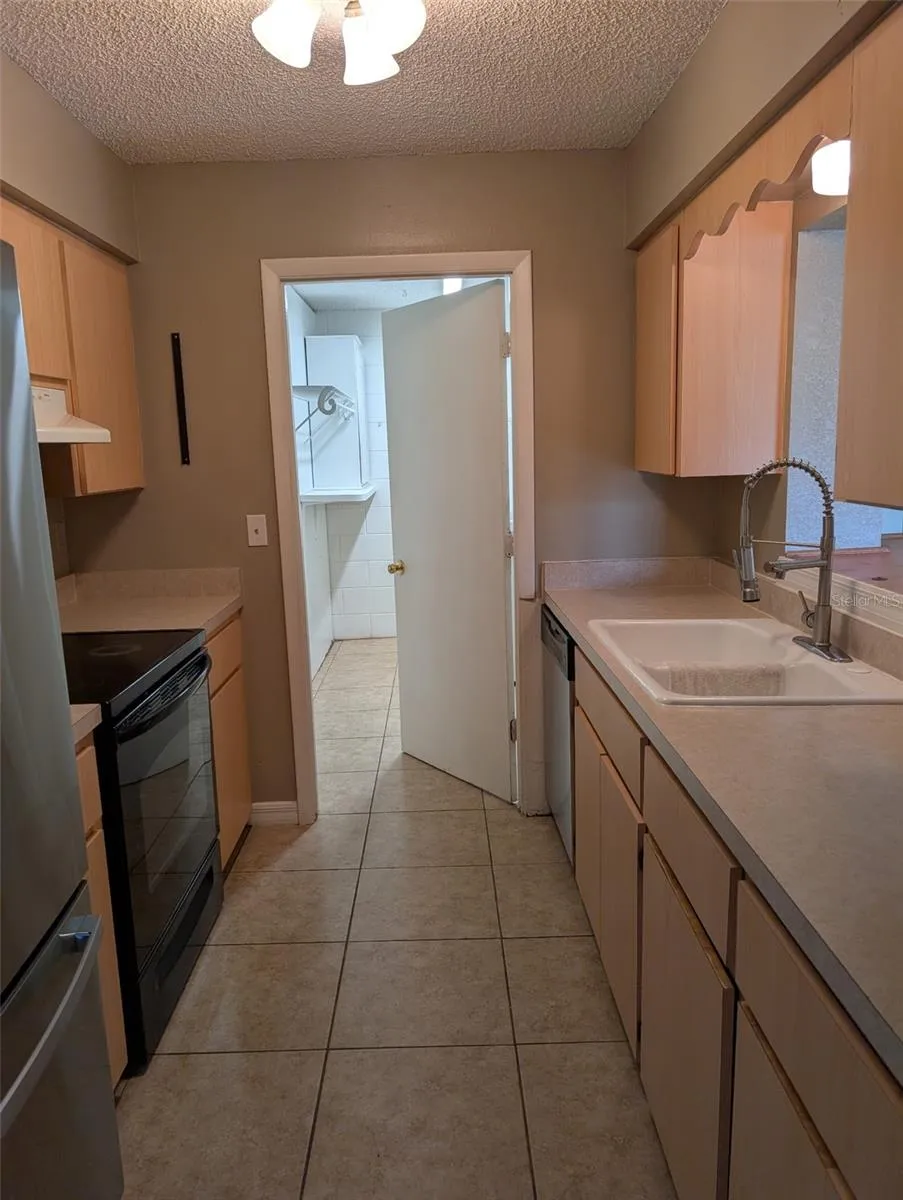 931 CEDAR CIRCLE Tavares, FL 32778