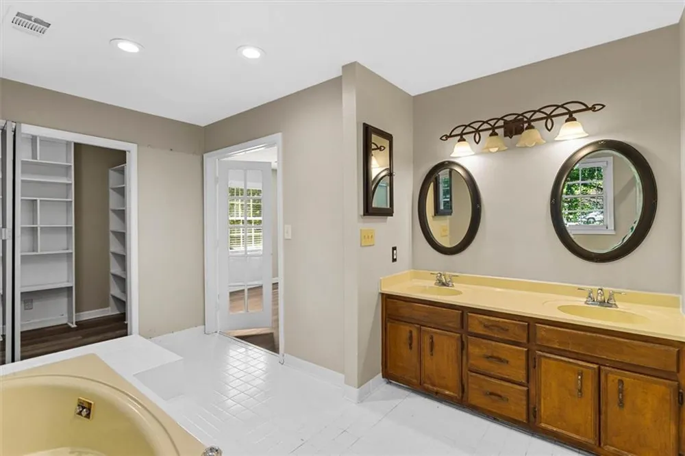 3722 Southgate Drive SW Lilburn, GA 30047